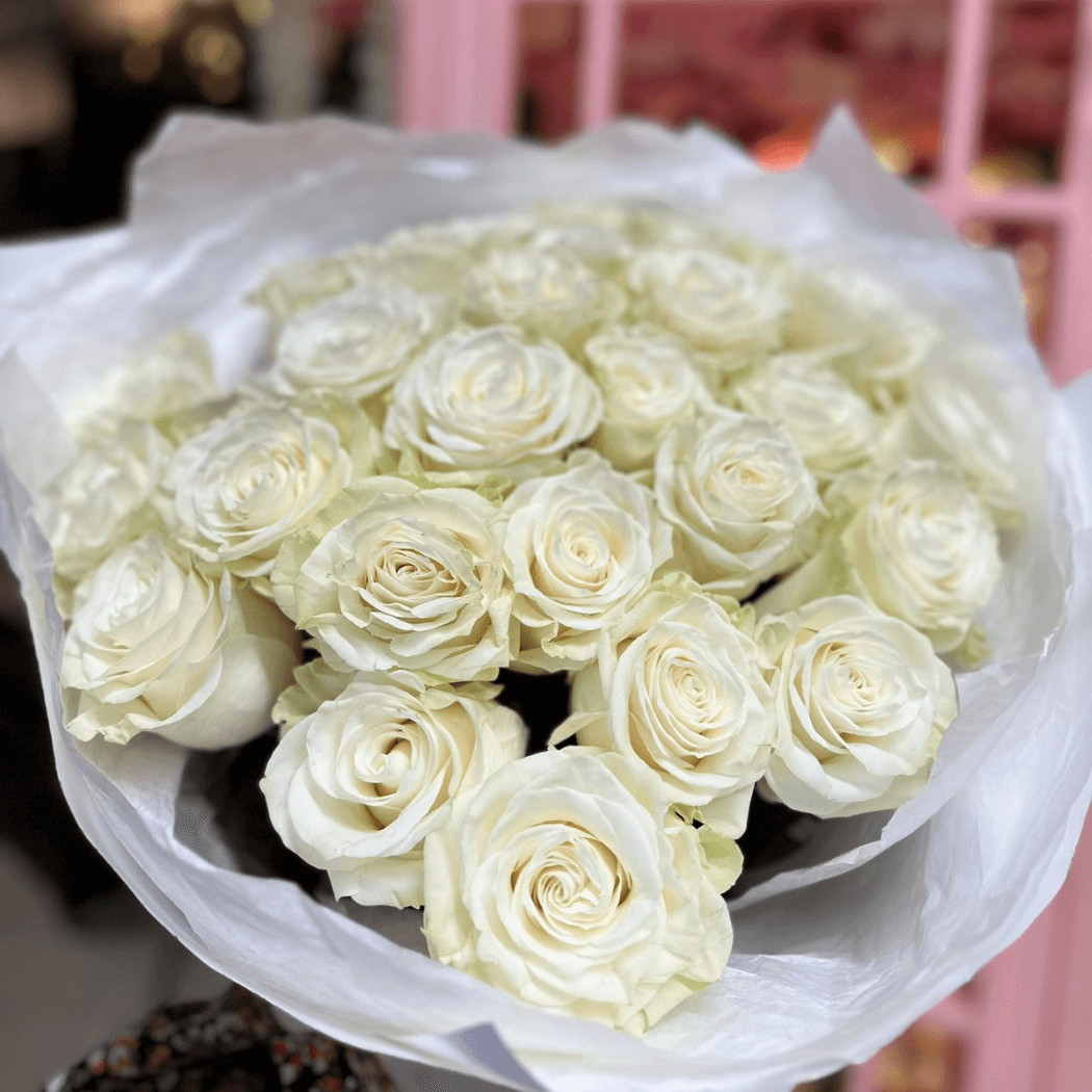 bukiet z białych róż