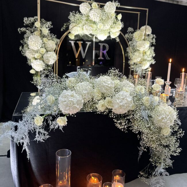 białe kwiaty na wesele