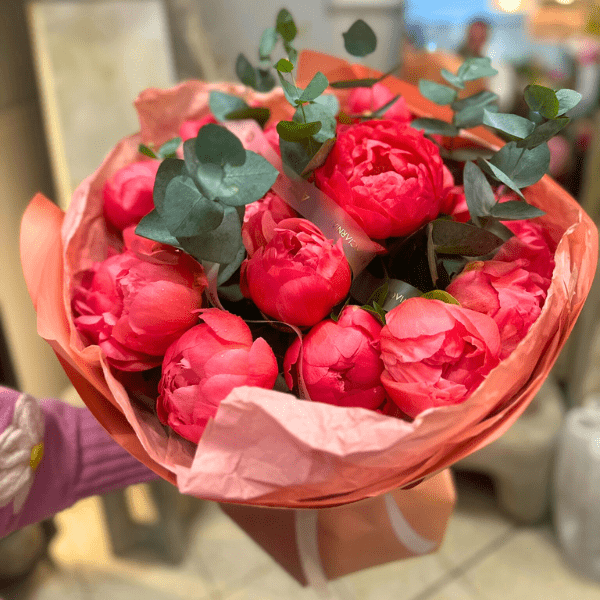 bukiet z piwonii coral