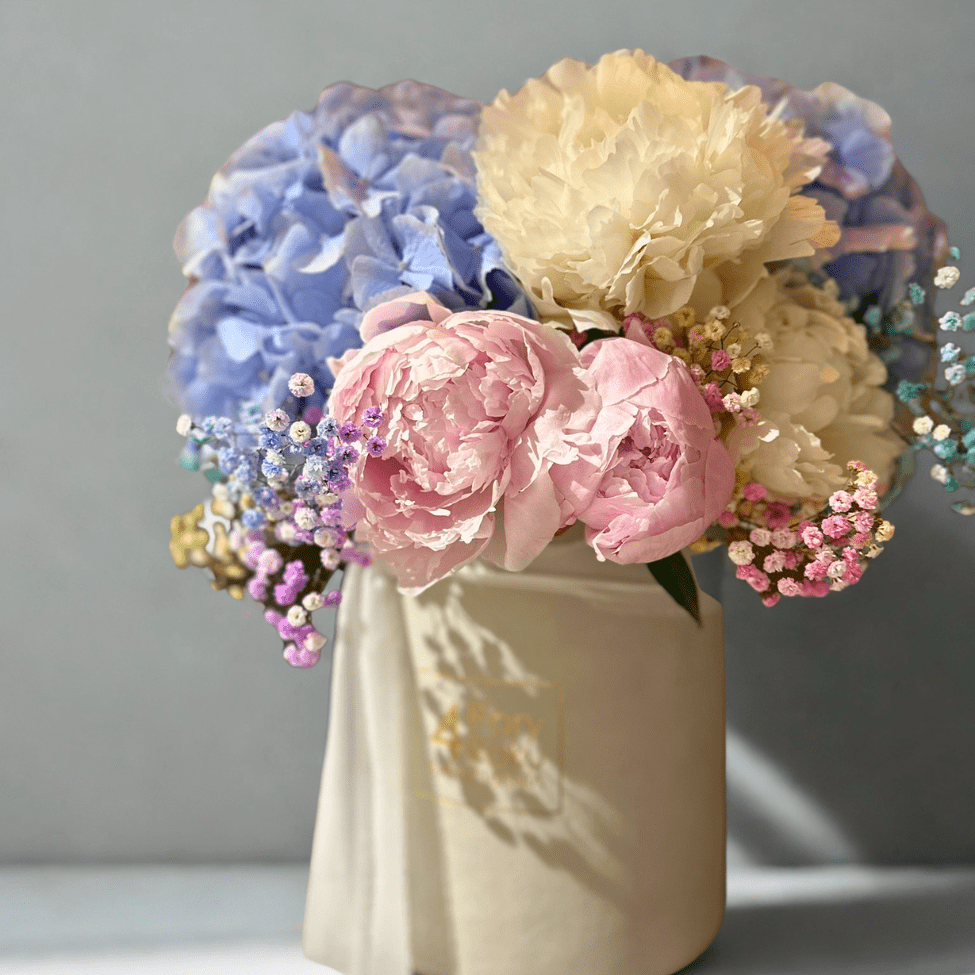 box z piwonii i hortensji