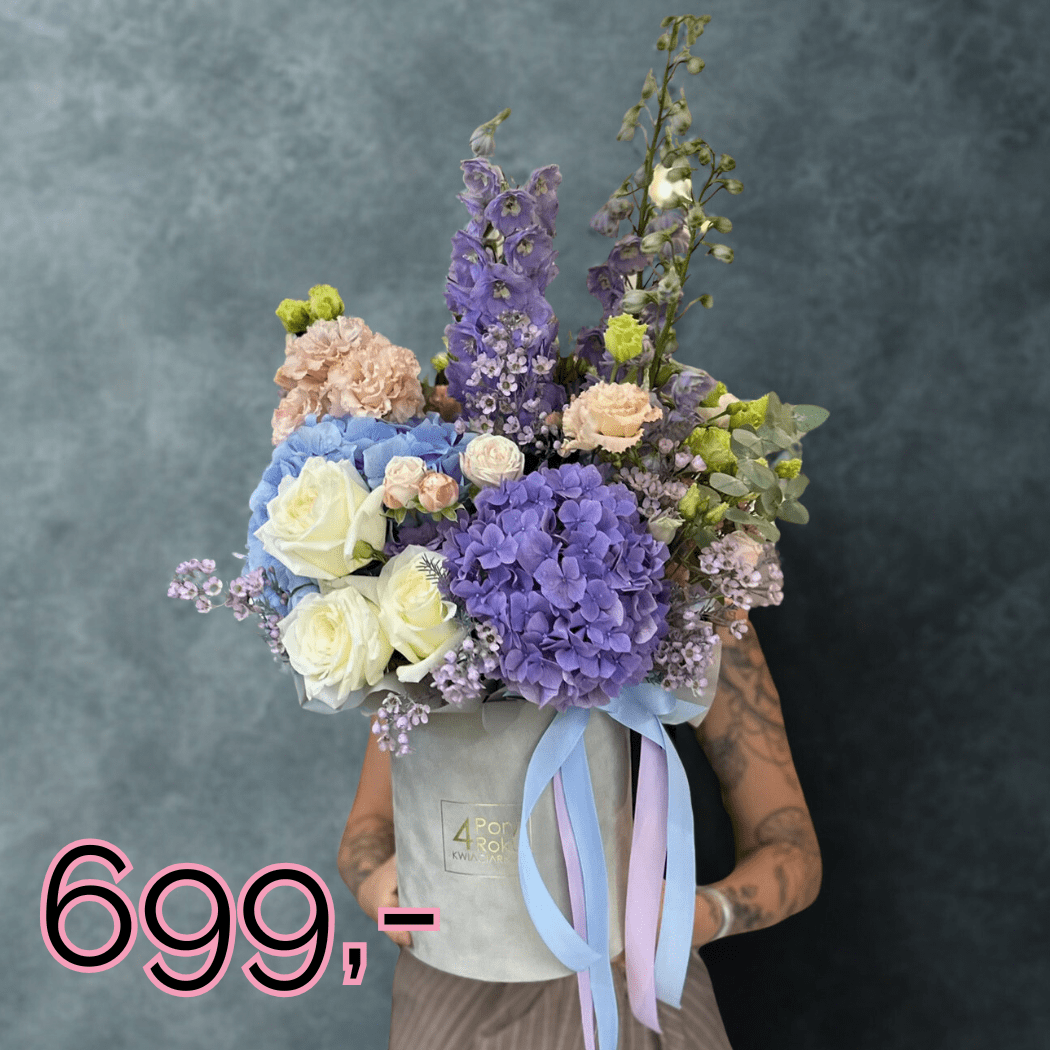 flower box z hortensją, ostróżką, różami