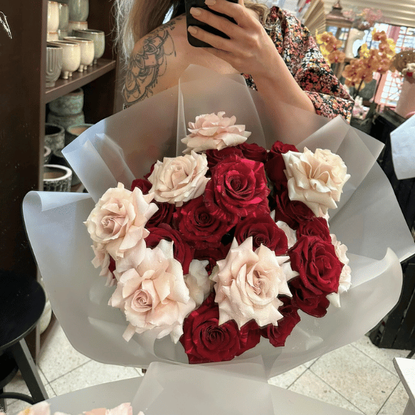 czerwone i białe róże